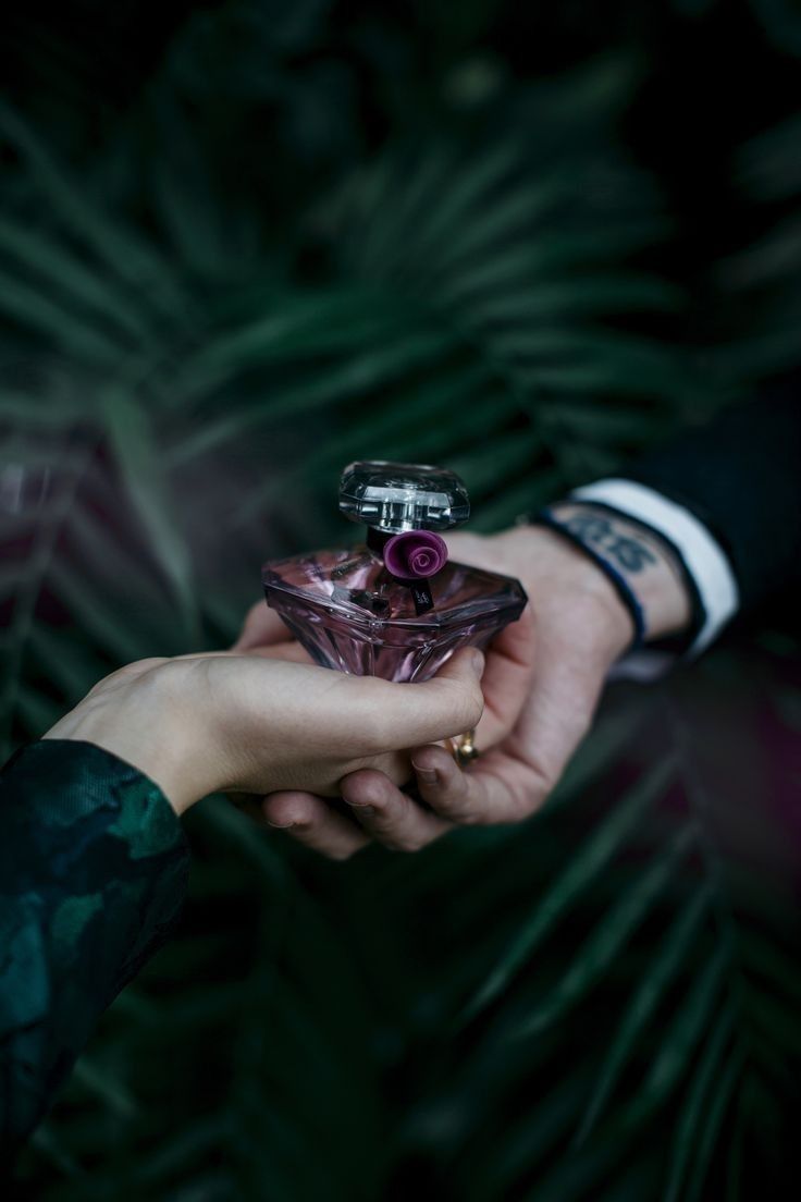 Unisex Perfumes: Versatile & Gender-Neutral Scents | Vail Perfumes™